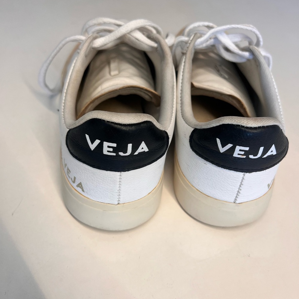 Veja Retro Low-Top Sneakers in White and Black size 7 - Picture 3 of 10
